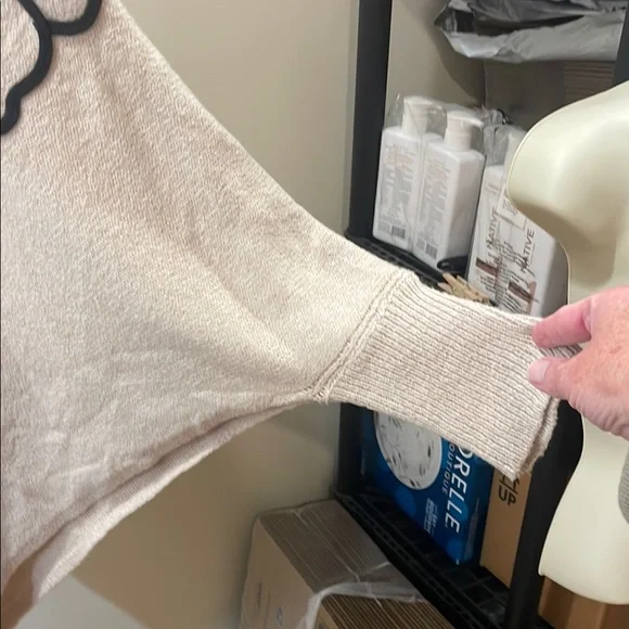 Chic Beige Poncho with Black Floral Accents - Picture 4 of 9